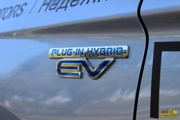 Заглядывая в электрическое завтра: тест-драйв Mitsubishi Outlander PHEV